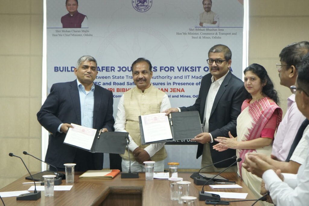 (L-R) Prof Venkatesh Balasubramanian, Head, RBG Labs, Shri Bibhuti Bhusan Jena, Honourable Minister, Commerce & Transport and Steel & Mines, Government of Odisha, Shri Amitabh Thakur, IPS, Transport Commissioner, Government of Odisha and Smt Usha Padhee, IAS, Principal Secretary, Transport and Commerce Government of Odisha